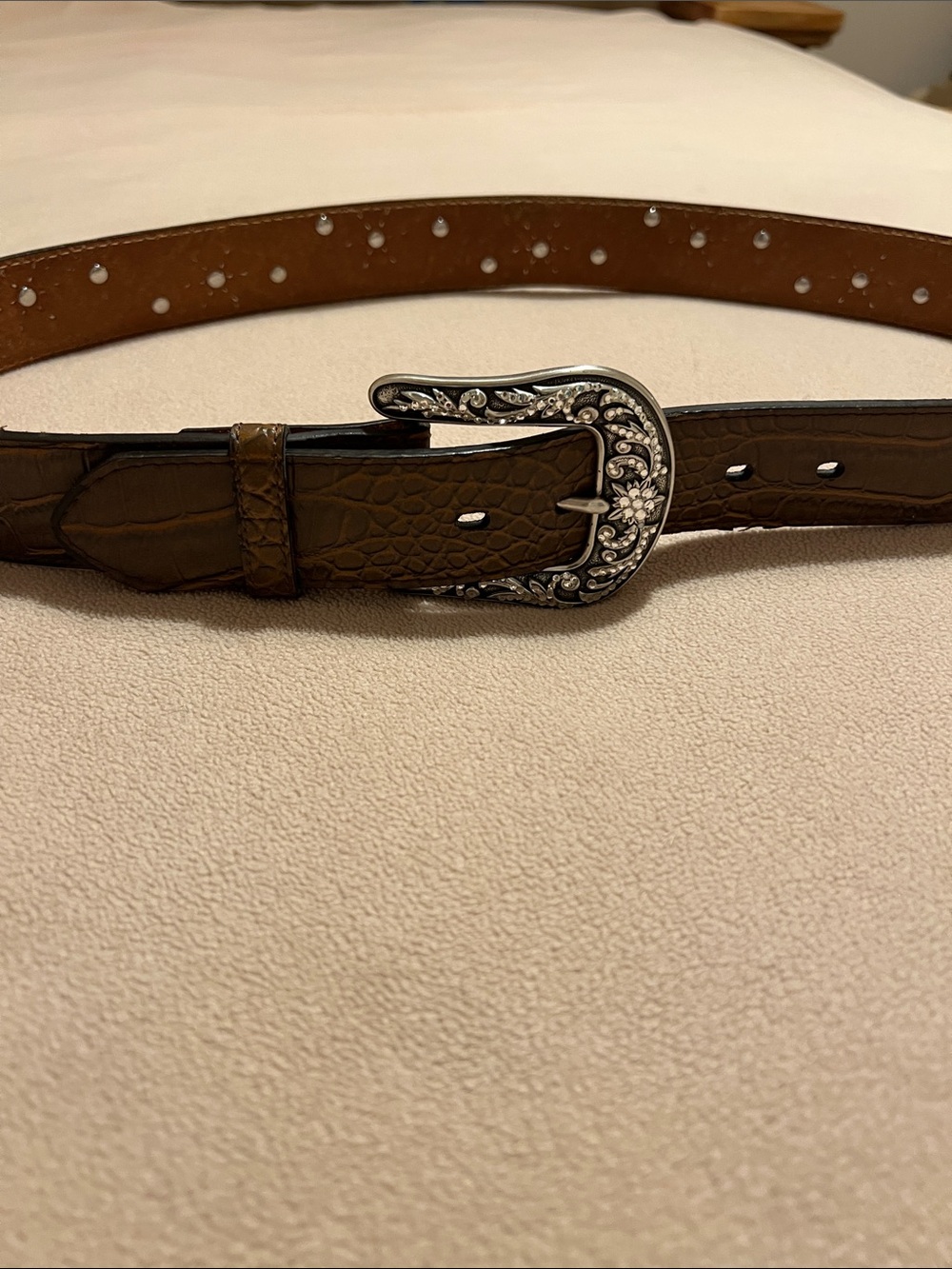 Ariat Womens Leather Belt with Ornate Silver Buckle L